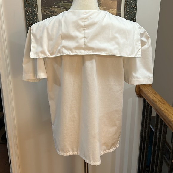 Vintage White Blouse with Floral Embroidery
Oversized Collar Sailot Collar - Picture 5 of 9